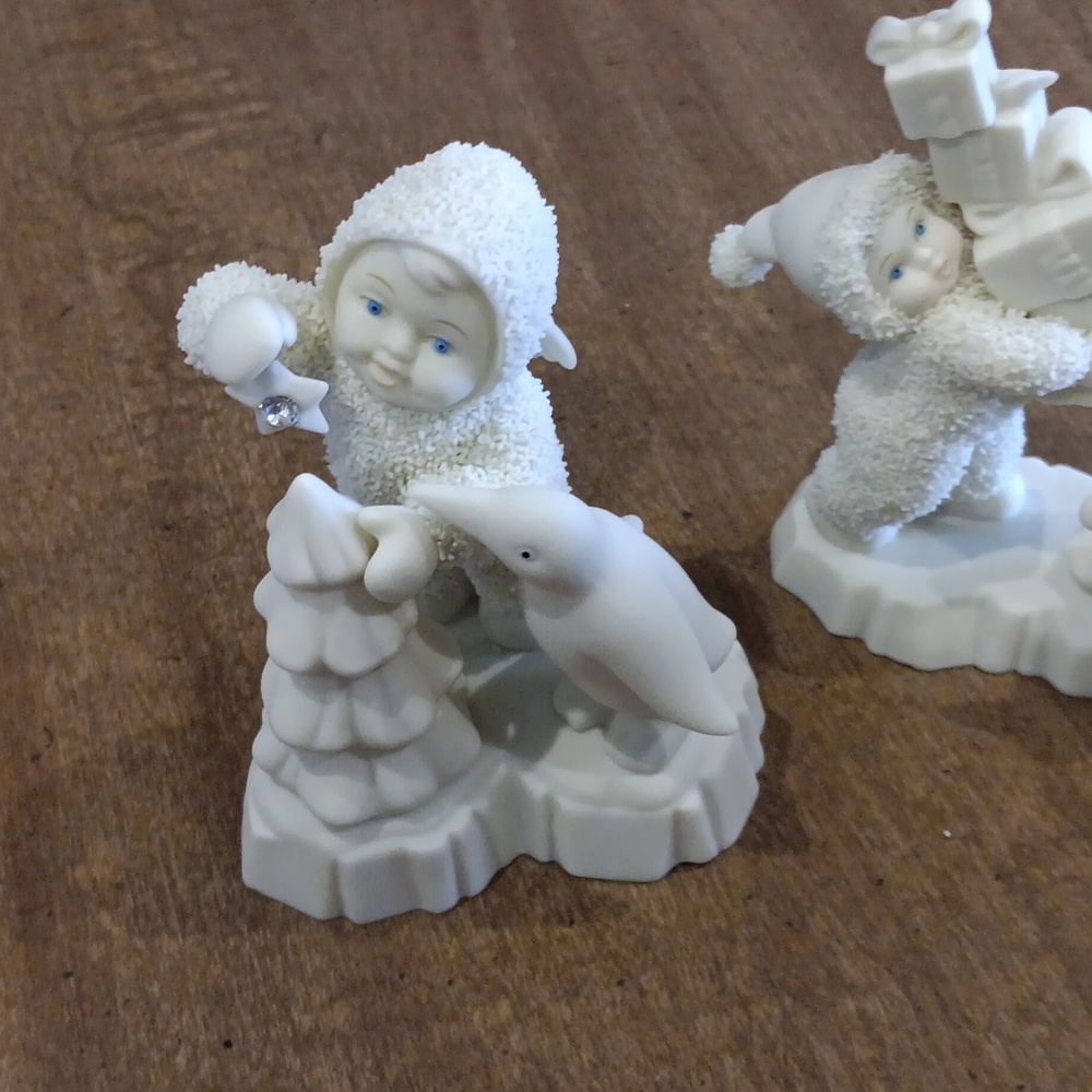 Snowy Figurine Set - White - Picture 2 of 4